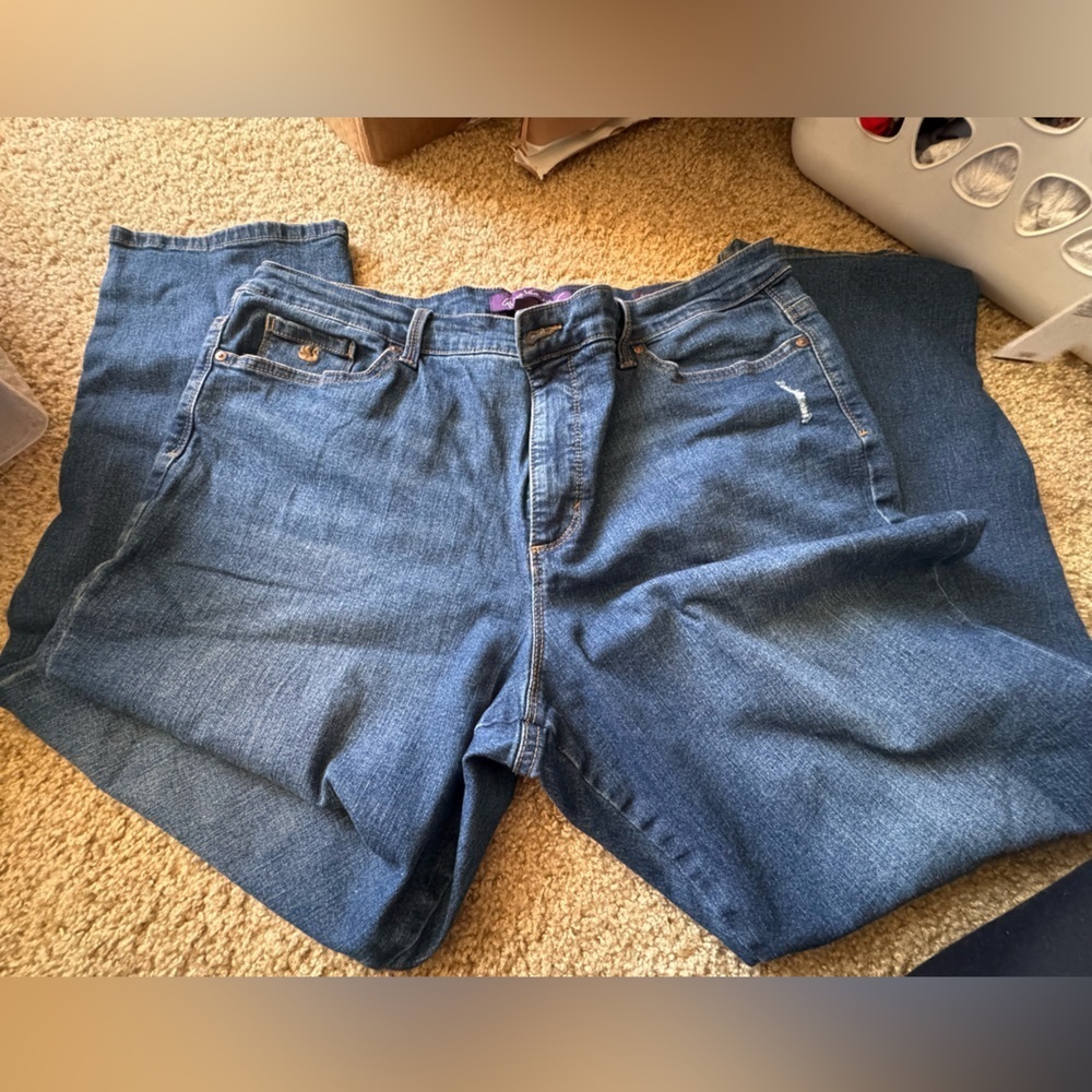 Gloria Vanderbilt Classic Blue Straight Leg Jeans - Picture 2 of 4
